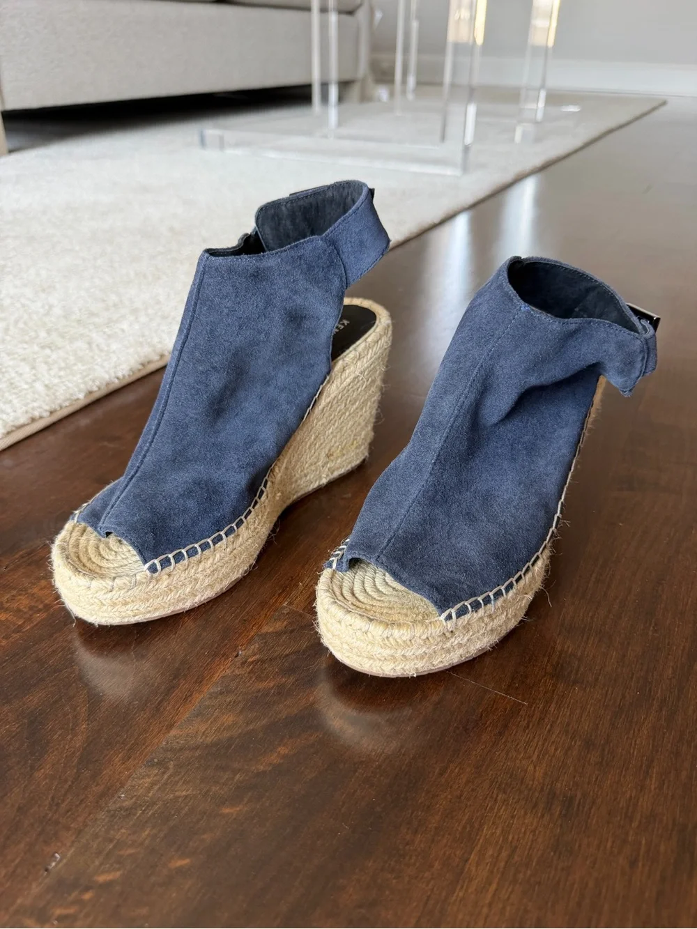 Kenneth Cole suede upper